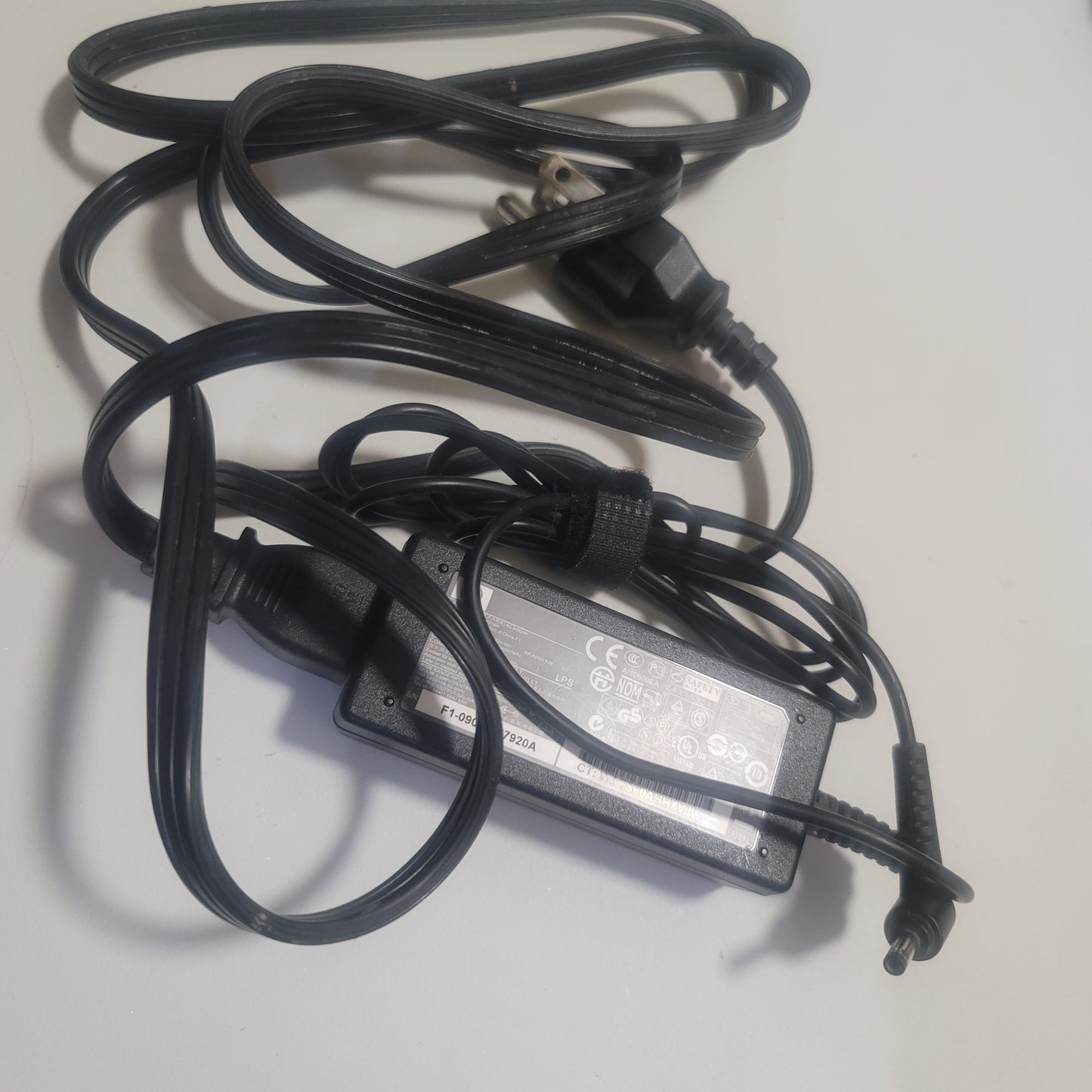 Hp small tip Laptop Charger Black tip CT WATSF0AL9Y80PU