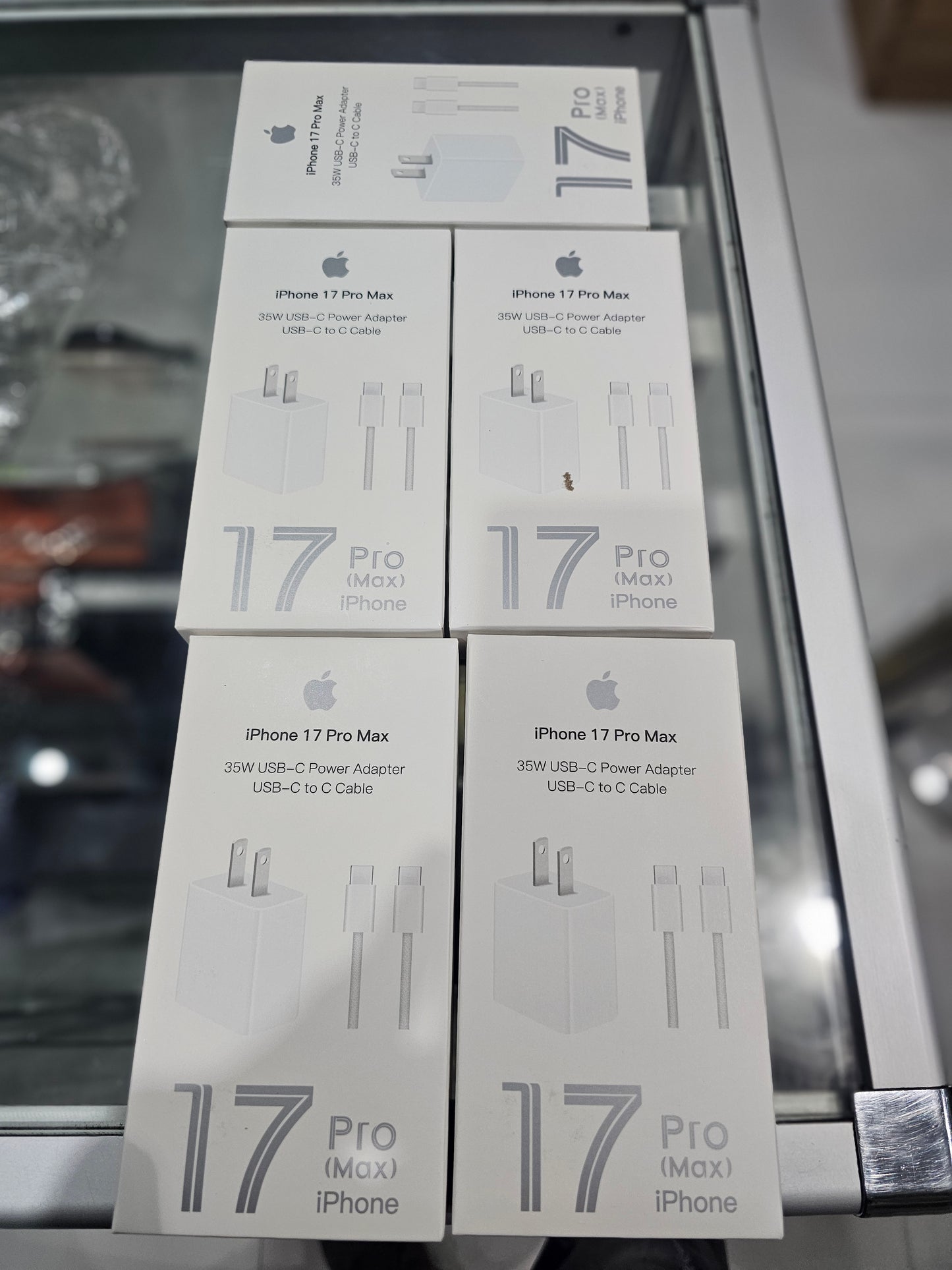 Iphone 17 pro max 35w usb-c adapter and usb -to c cable